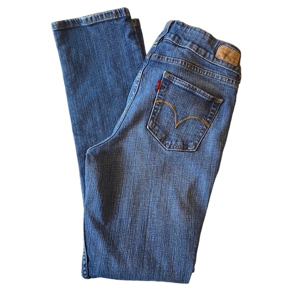 Levi’s Woman’s Dark Wash 526th Slender Straight Jeans, Size 4 - Picture 4 of 6
